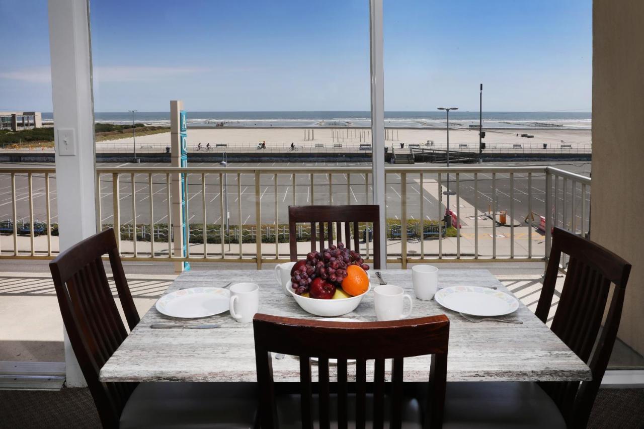וויילדווד Aquarius Oceanfront Inn מראה חיצוני תמונה